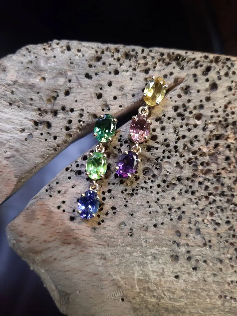 Boucles d’oreilles pendantes en or 18 ct – Création artisanale sur mesure