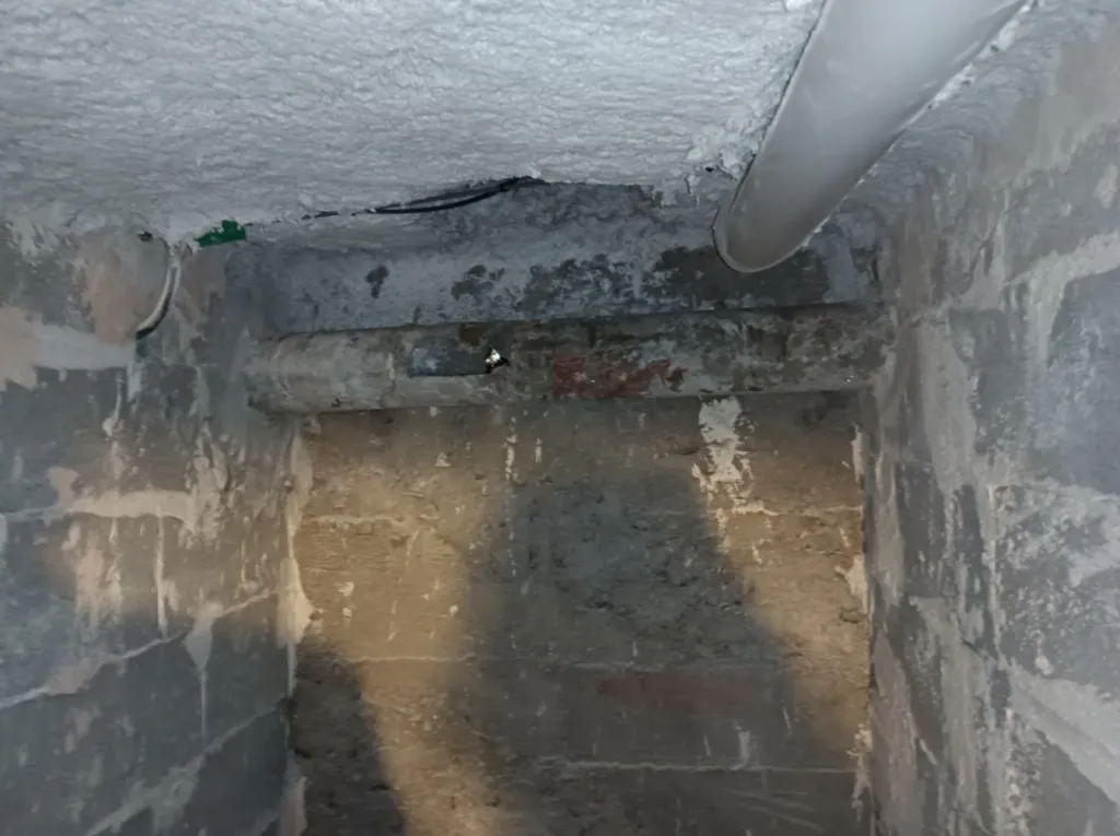 Remplacement d'un tronçon de collecteur d'eaux usés dans une copropriété a Cannes 