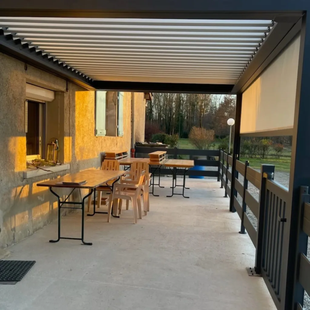 pergola bioclimatique par 3 Baies avec store ZIP