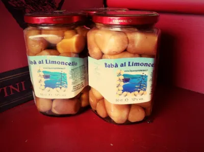 Baba au limoncello, dessert imbibé à la liqueur de citron