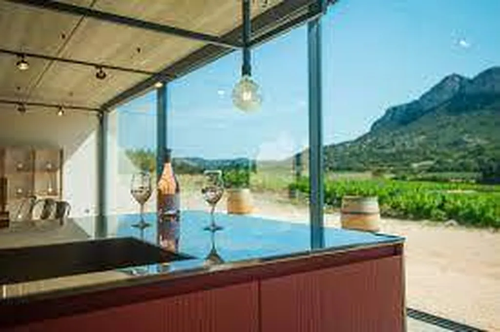 Le domaine viticole du Vallon des Glauges à Eyguières, 13430, fait confiance à Carré Vert pour l'aménagement de ses extérieurs.