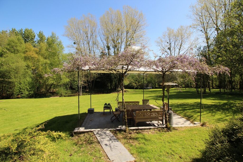 A acquérir Demeure Normande sur parc avec mare en Normandie 14130