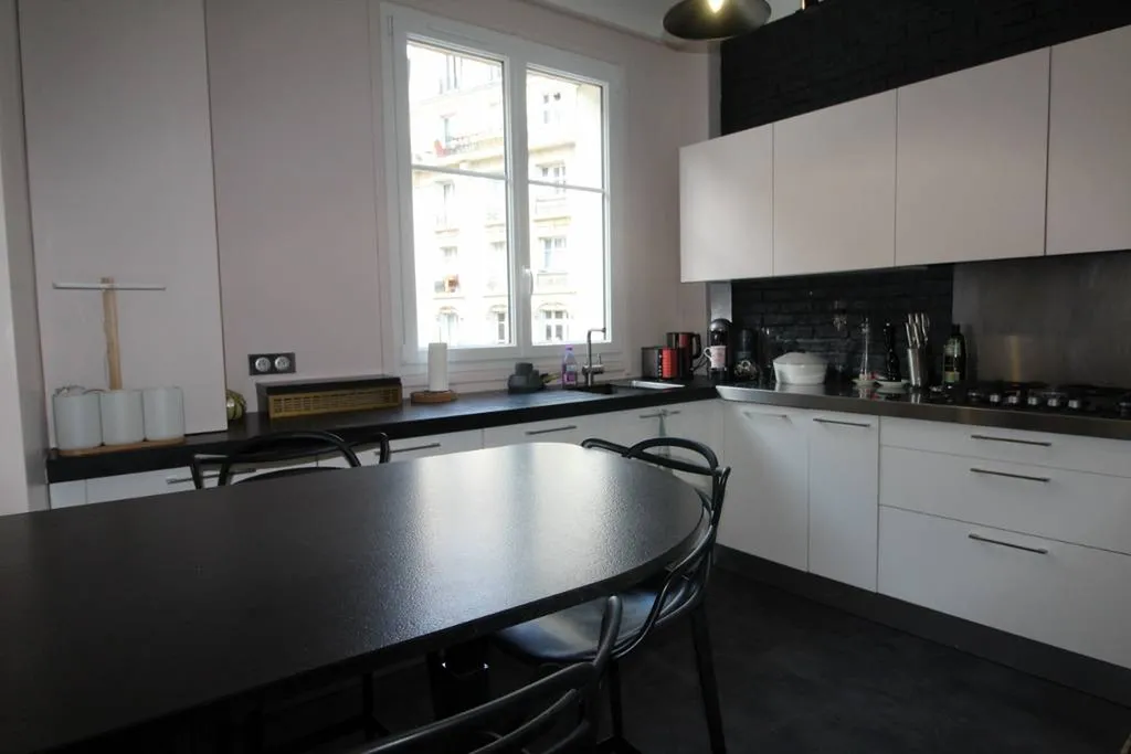 A vendre magnifique appartement 5 pièces 3 chambres avec cuisine aménagée à Paris 75015