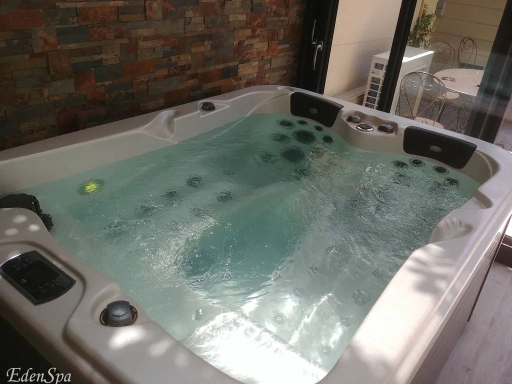 spa intérieur 3 places alpes de Haute provence