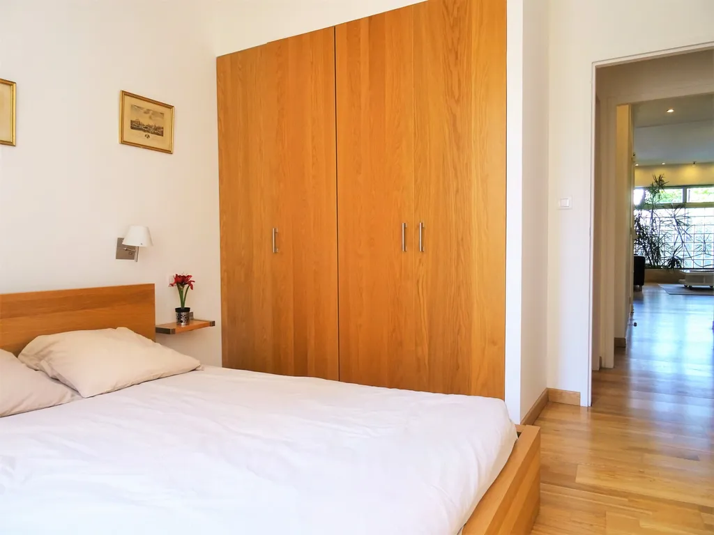 Avignon intra muros, zone piétonne, appartement de charme rénové   