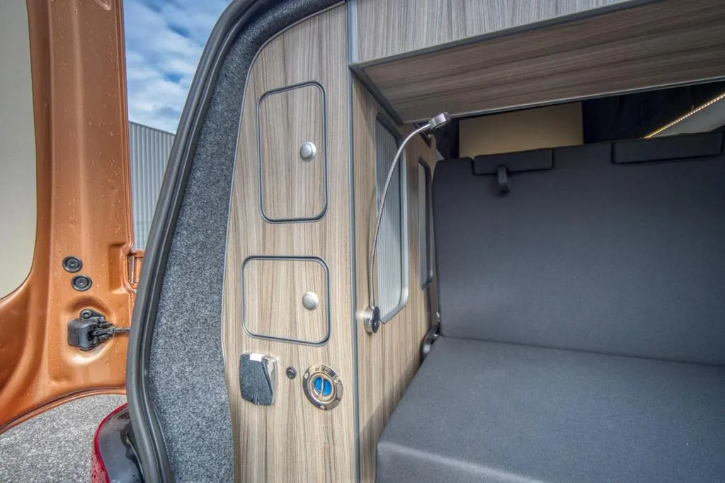 Aménagement de van intérieur VW T6 Court à Grenoble : transformation van compact en Isère