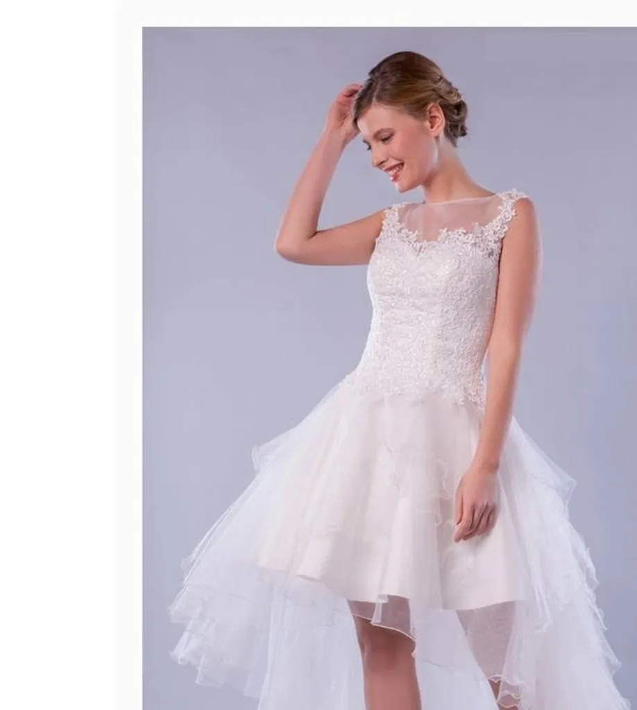 robe de mariée asymétrique dentelle et tulle Marseille centre ville  