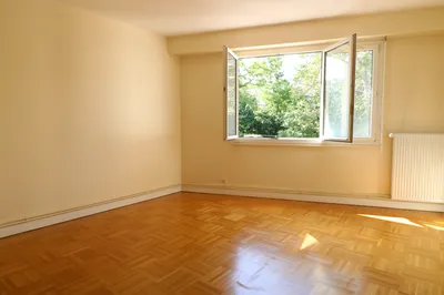 APPARTEMENT à louer au VESINET avec balcon ascenseur et parking en sous sol à 1 minute de la gare RER