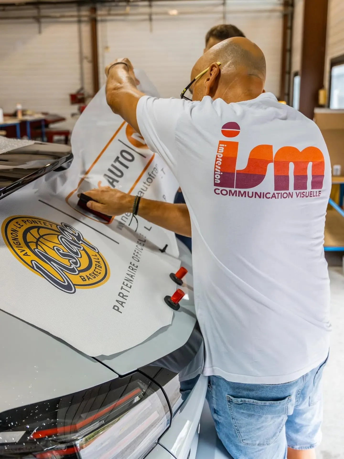 Atelier d’imprimerie, sérigraphie textile et marquage de véhicule à Carpentras depuis 1987 pour les professionnels du Sud