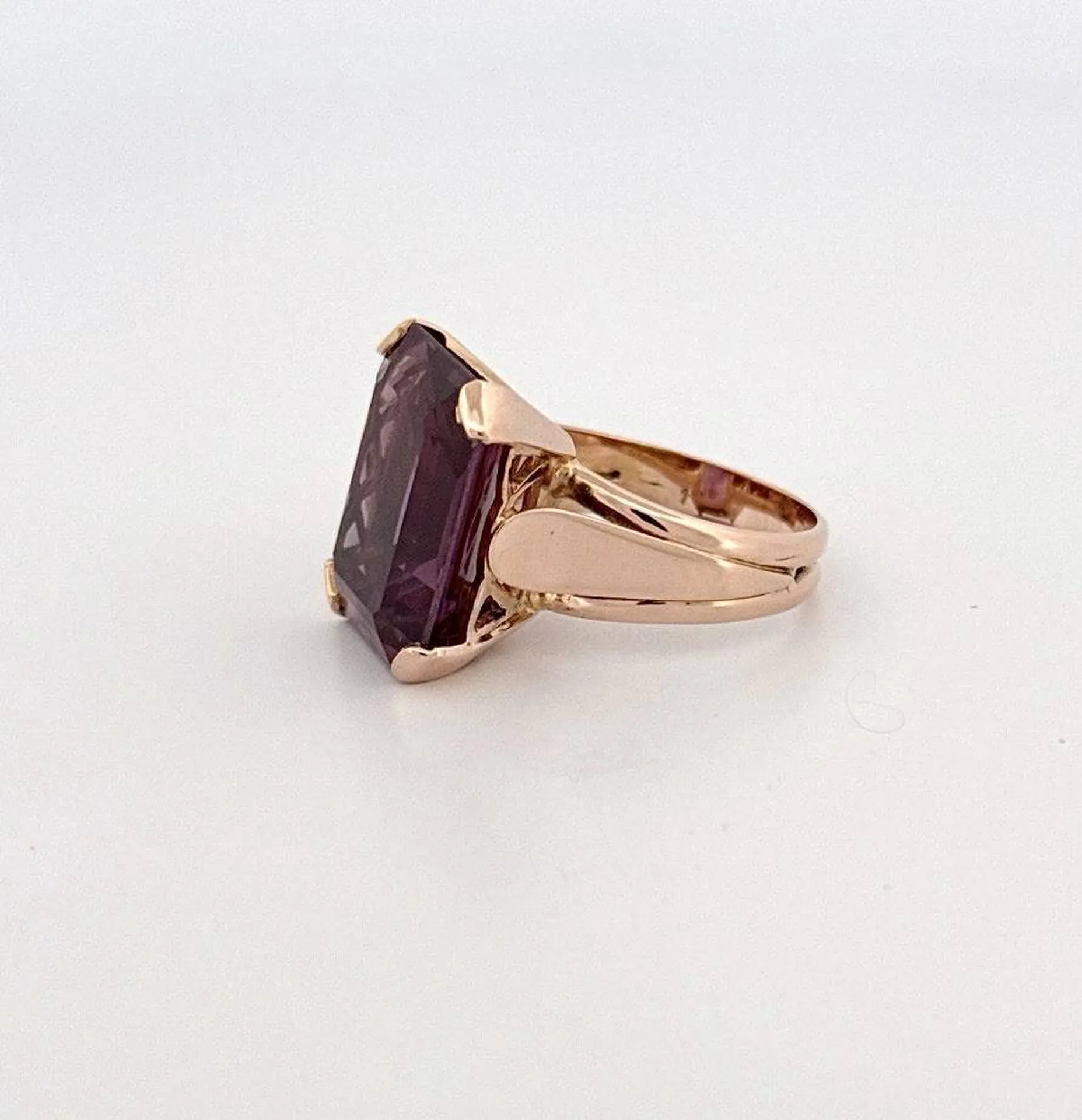 Une touche de royauté : la bague en or rose 18 carats avec améthyste est désormais disponible  chez Or Ligne près de Bordeaux