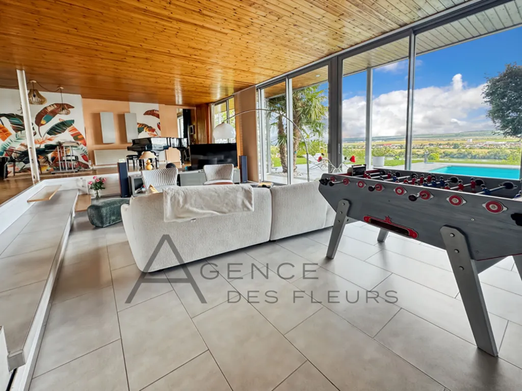 A vendre maison d'architecte de 198 m² habitables édifié sur un terrain de 6100 m² située à FRENEUSE 76410