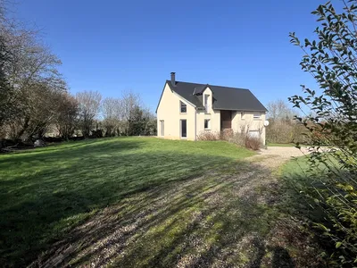 À Vendre – Jolie Maison contemporaine entre Beuzeville (27210) et Cormeilles (27260) sur un terrain de plus de 2 300m² avec garage – Environnement calme