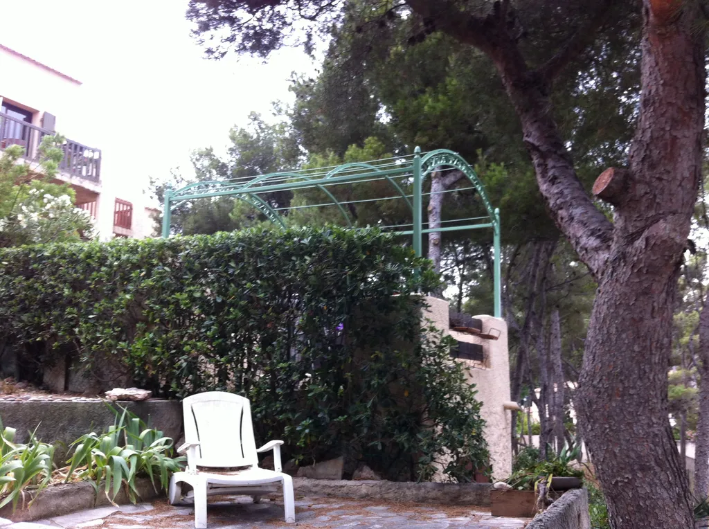 FABRICATION PERGOLA AUTOPORTANTE EN FER FORGE REALISEE SUR MESURE FOS SUR MER ISTRES 
