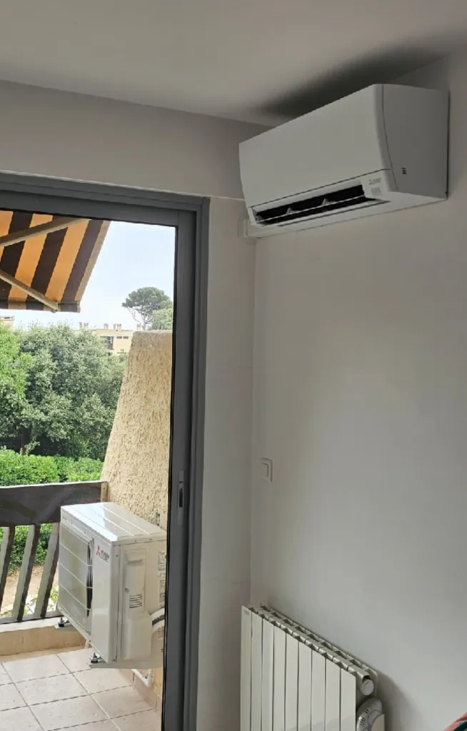 ## https://www.climalaya.com/details-installation+d+une+climatisation+haut+de+gamme+mitsubishi+ay35vgkp+a+saint-raphael+confort+optimal+et+esthetique+soignee+dans+le+salon-54