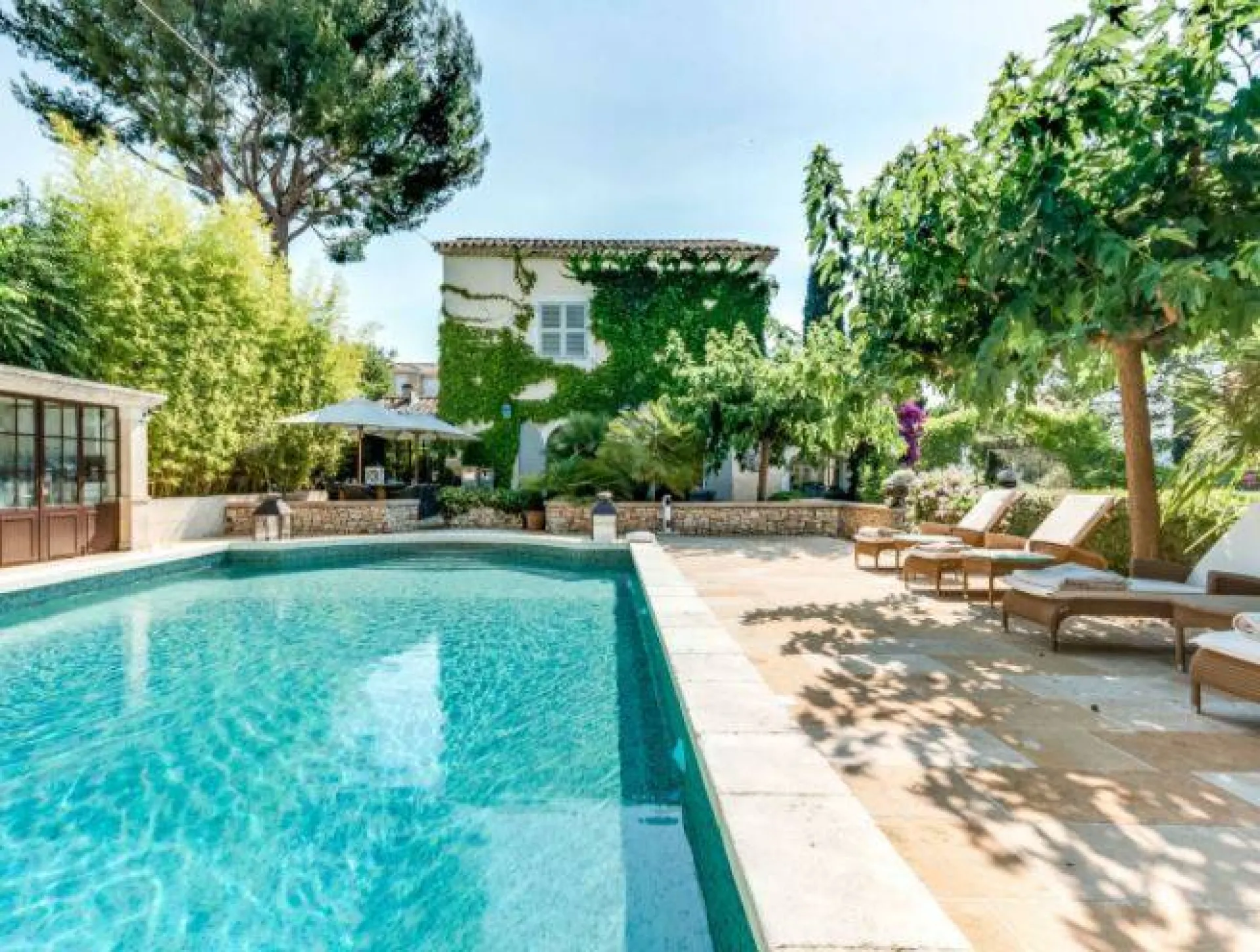 30 piscines made in France : la piscine et le pool House : L’Art de Vivre en Plein Air