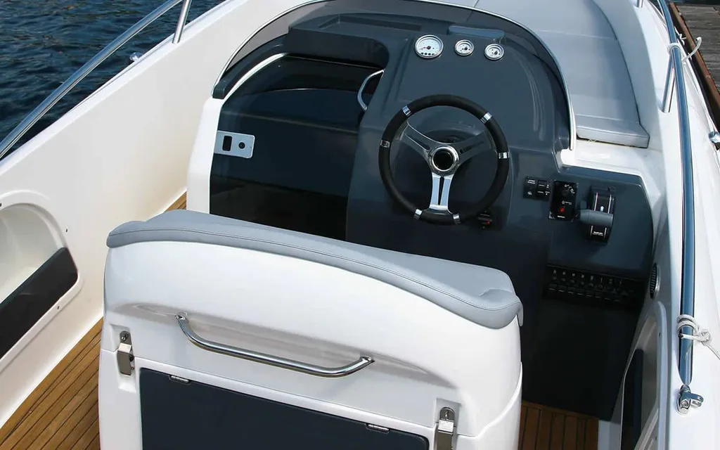 A vendre bateau à moteur 10 personnes à Bandol