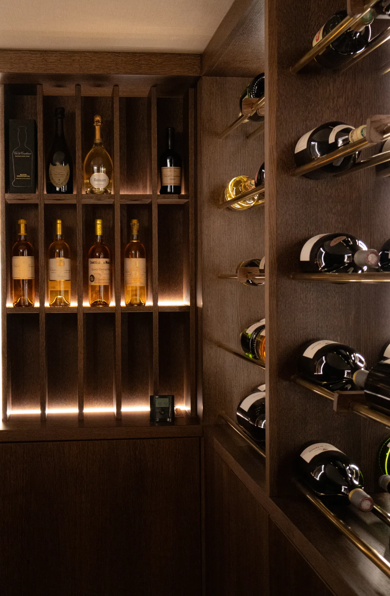 Cave à vin sur mesure en chêne massif au design contemporain à Veyrier-du-Lac en Savoie