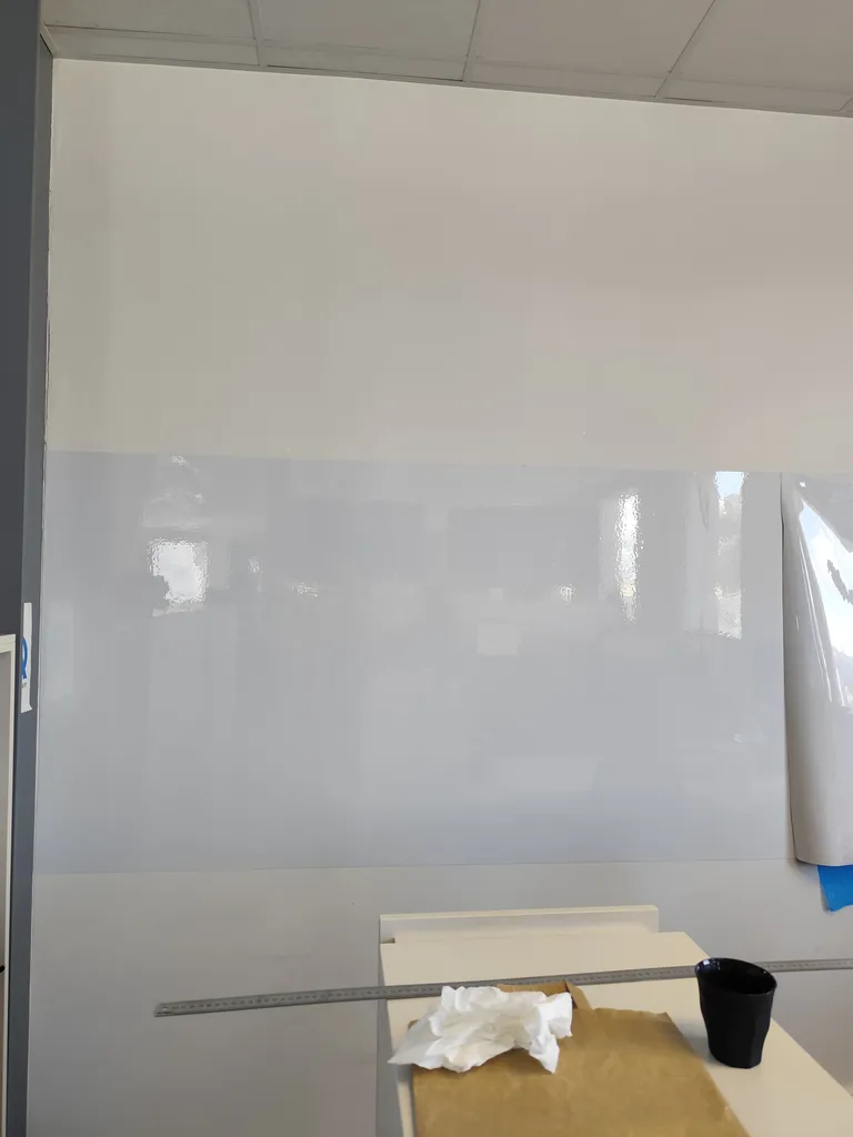 Films opaque blanc magnétique pour écriture indélébile sur murs de bureaux a Marseille 13