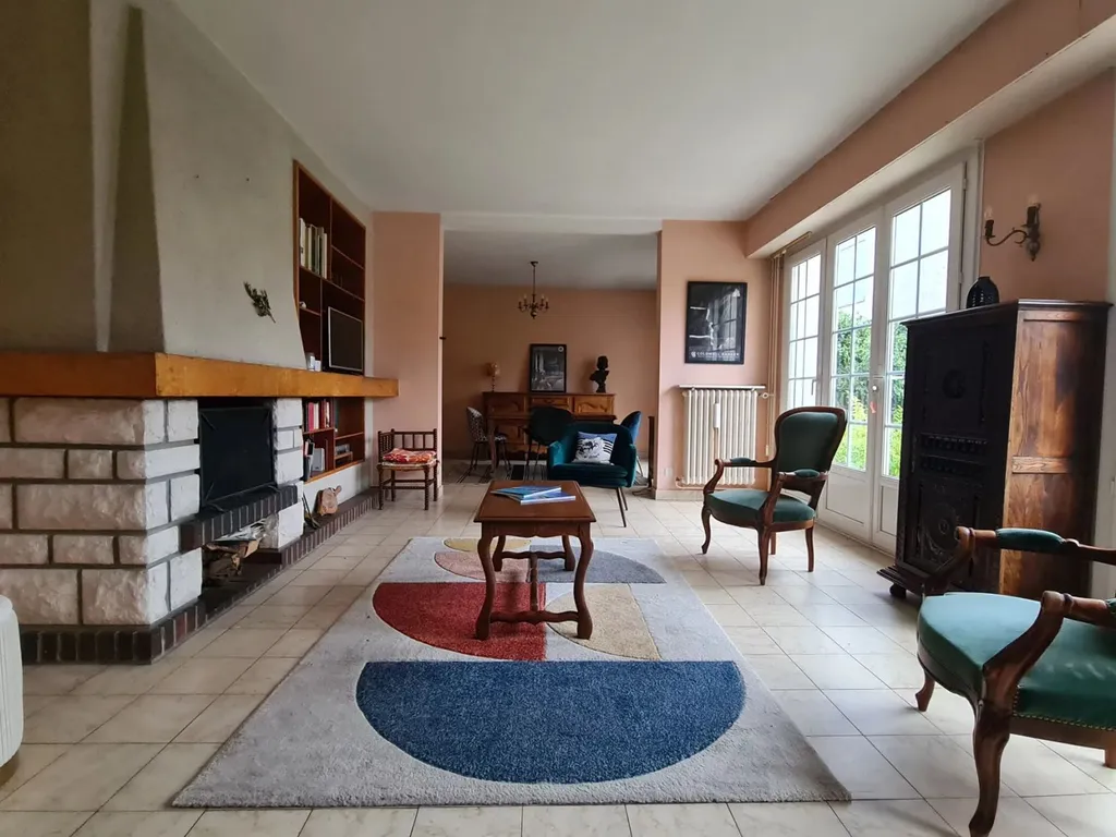 maison à vendre avec grande pièce de vie lumineuse au mans dans un quartier prisé