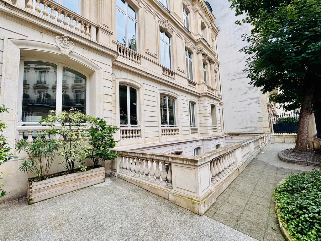 Location - Bureau 231 m², Saint Philippe du Roule, Rue Paul Baudry 75008 PARIS