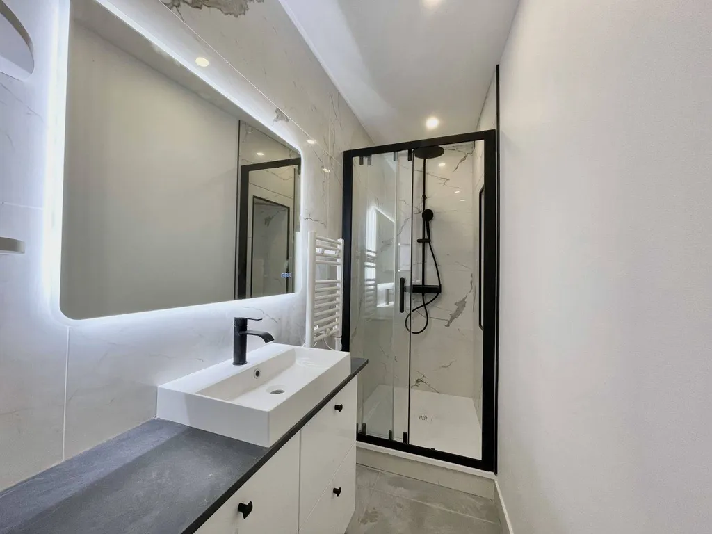 3 Pièces entièrement rénové - Monceau / Courcelles 75008