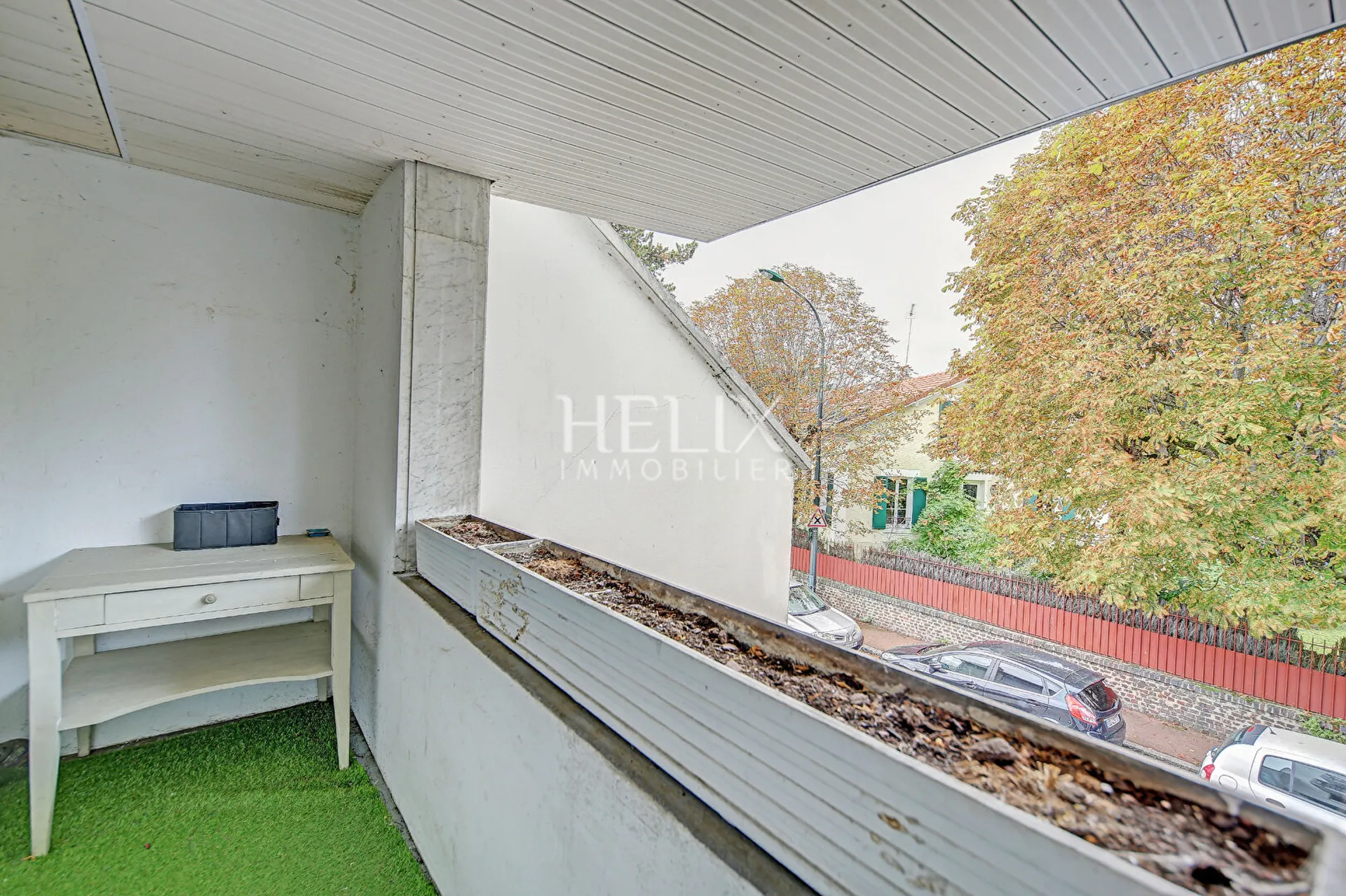 charmant appartement de 3 pièces situé au Vésinet, décoré avec soin et offrant un cadre de vie calme et sans vis-à-vis avec ascenseur.
