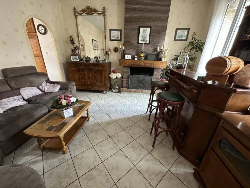 A vendre belle MAISON BOURGEOISE de 165 m² habitables édifiée sur 645 m² de terrain
