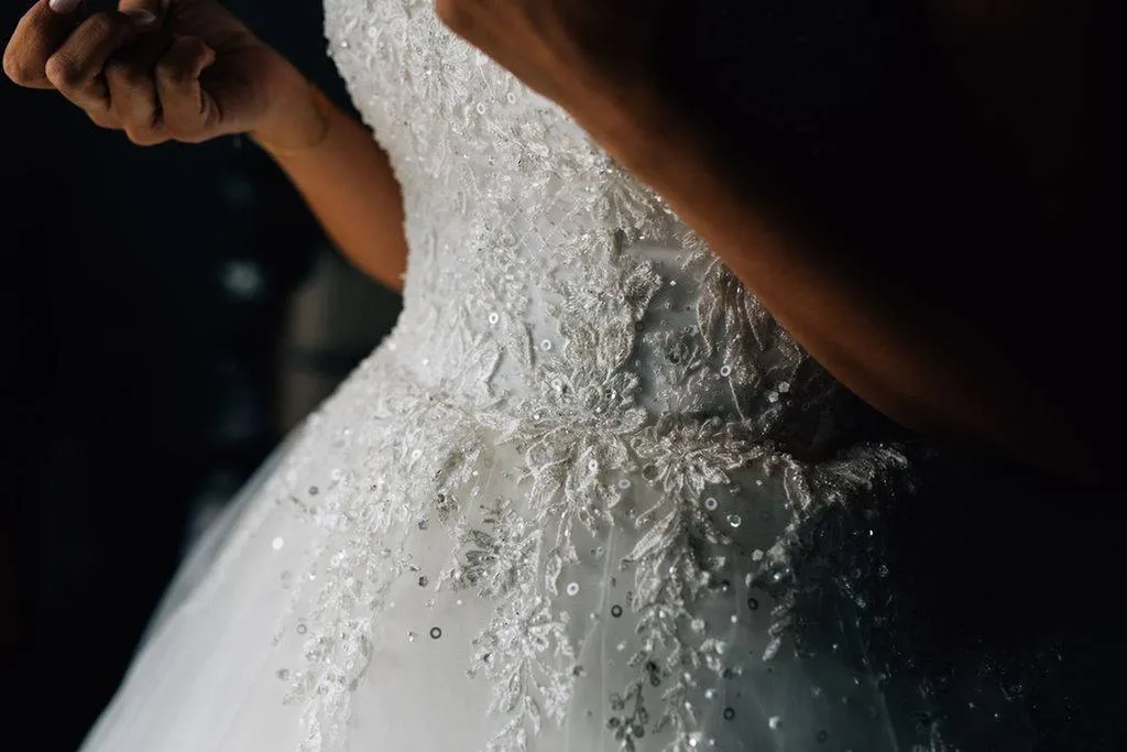 Comment conserver sa robe de mariée, après le jour J ? - Les Mariages de Mademoiselle L - L'instant par Phé