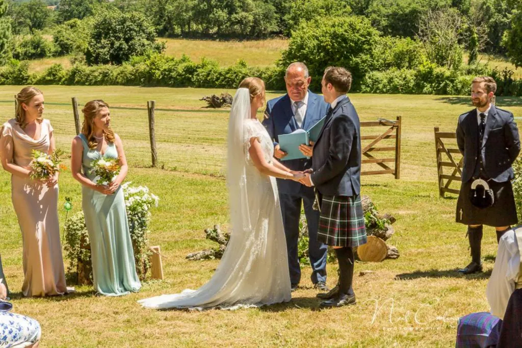 Votre agence de Wedding Planner Haut-de-gamme est à votre service pour créer la cérémonie laïque sur mesure.
