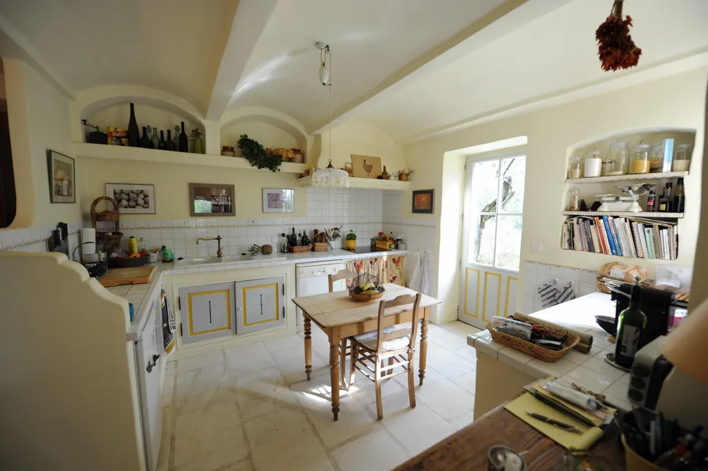 En Drôme provençale, à vendre,  propriété en pierres d'environ 180 m² avec piscine  