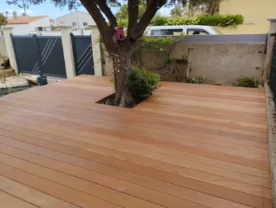 Agrandissement d’une terrasse en bois exotique Jatoba à Frontignan : un espace extérieur transformé et chaleureux