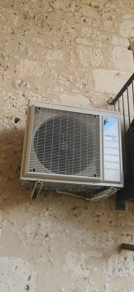 Pose d'un climatiseur en groupe ext. daikin à Capbreton dans les landes