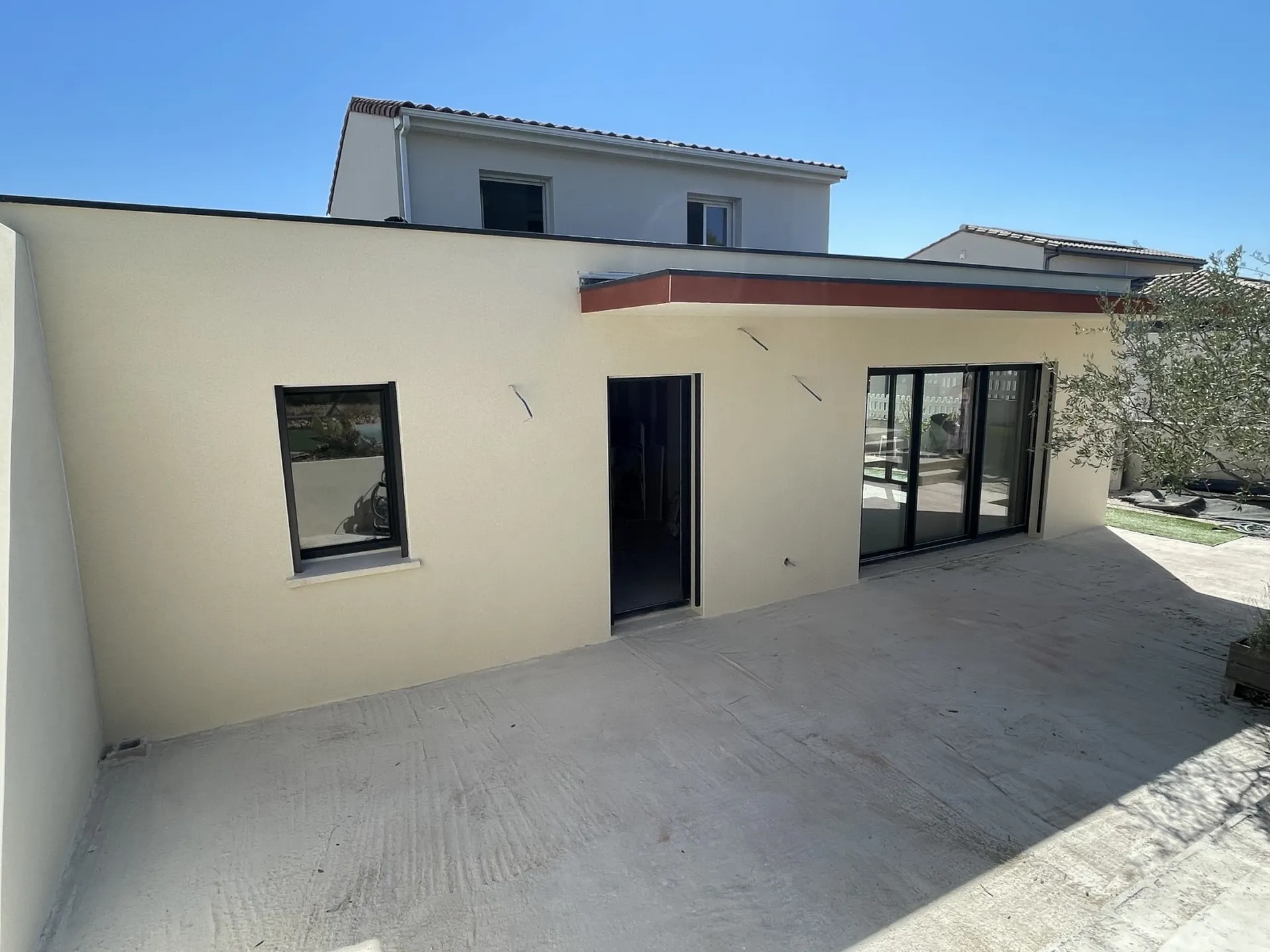 Ravalement de façade en enduit gratté fin sur Pignan dans l’Hérault