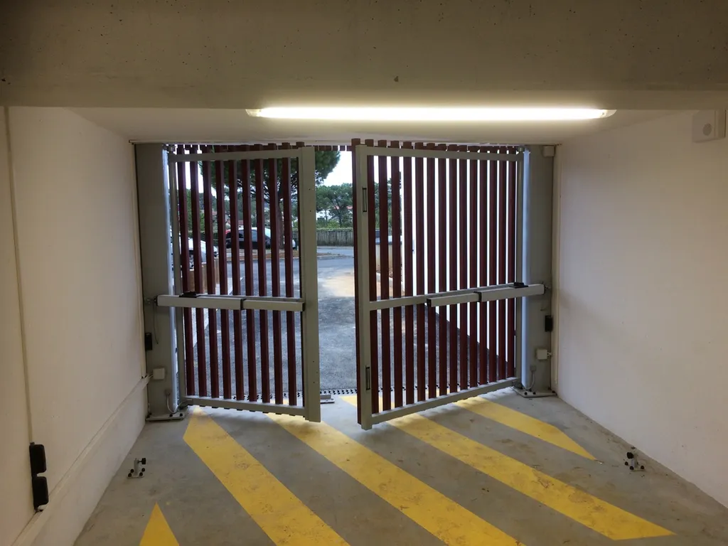 Portail collectif aluminium pour copropriétés