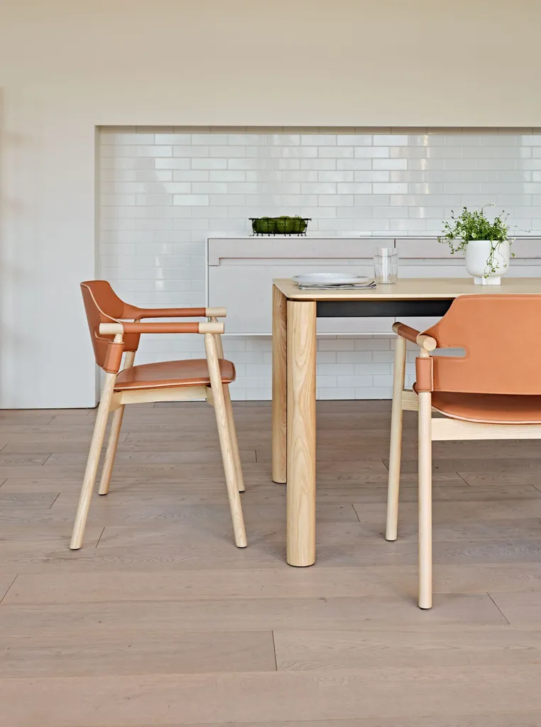 Table bois design chez Ginette design à toulouse