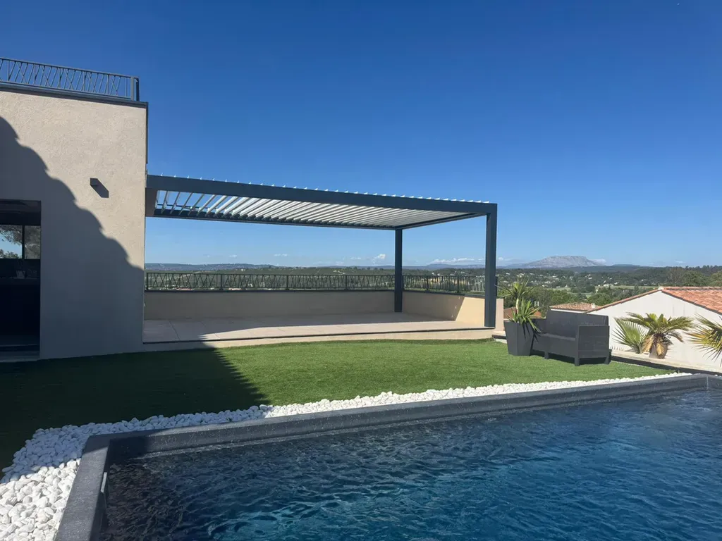 Votre pergola bioclimatique à lames orientables sur mesure dans le Sud-Est