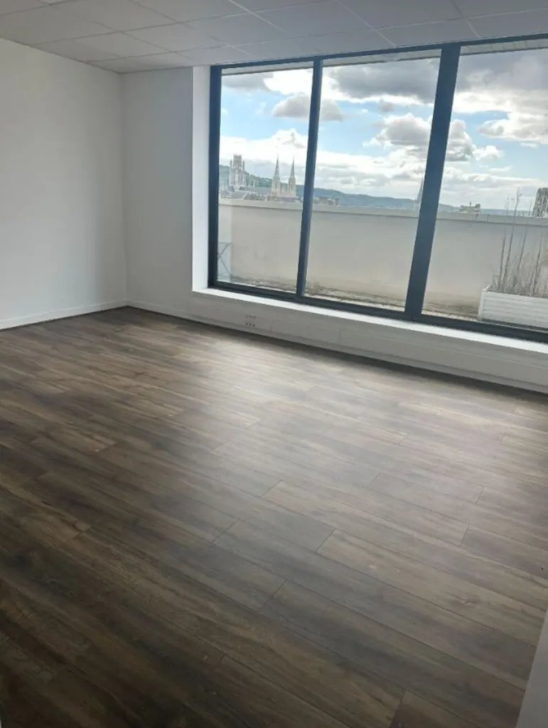 BUREAUX ROUEN - 97 m2 - 5 280 € charges comprises