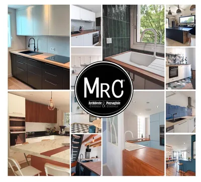 Salle de bain parentale et cuisine aménagé par un architecte d'intérieur en rénovation d'appartement situé à Marseille 13009, incluant des travaux généraux et la modification du cloisonnement