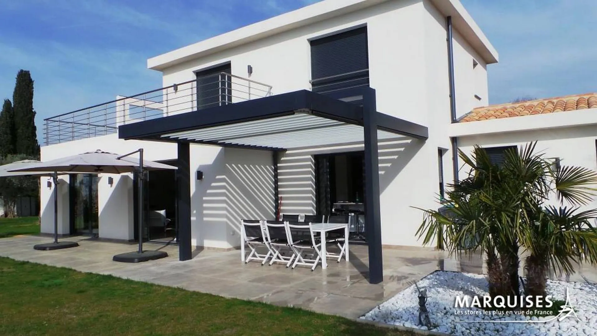 Pose d'une pergola bioclimatique OPEN Arche sur Ensues la redonne