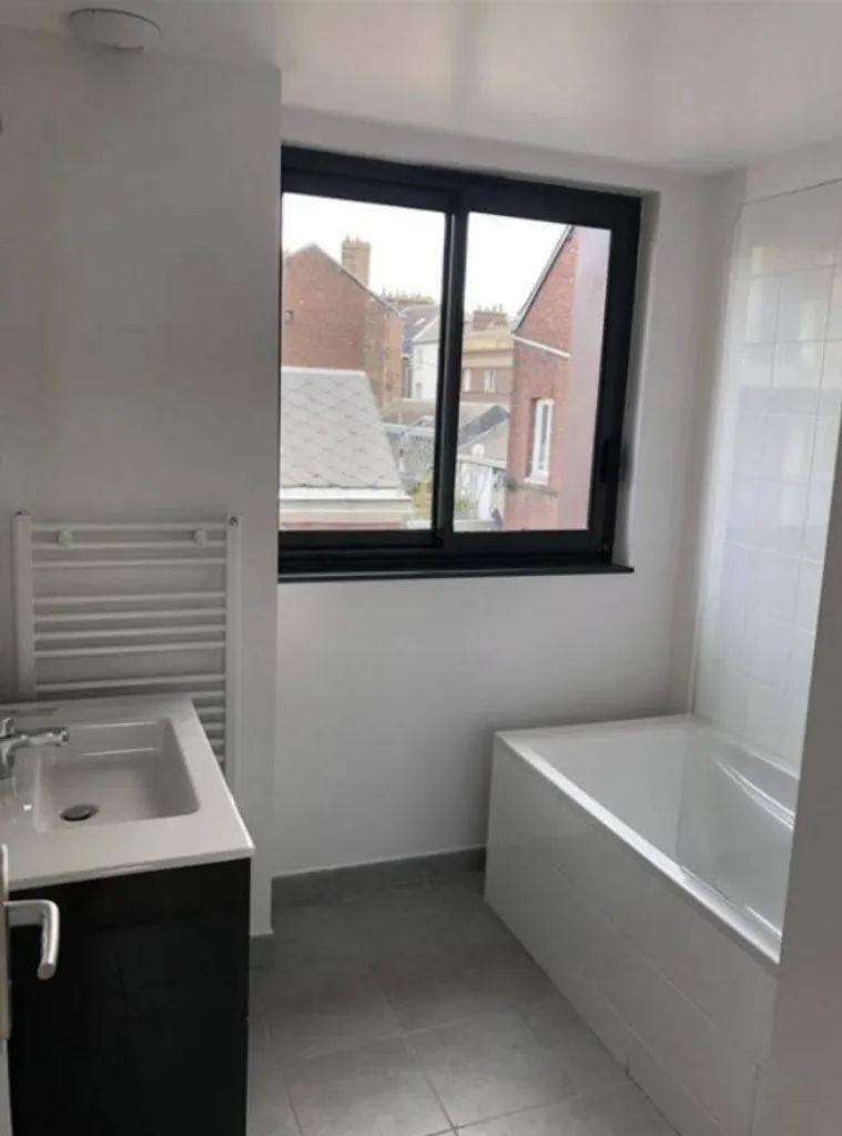 Appartement- 3 pièce(s) - situé rue de Buffon-1070€ charges comprises