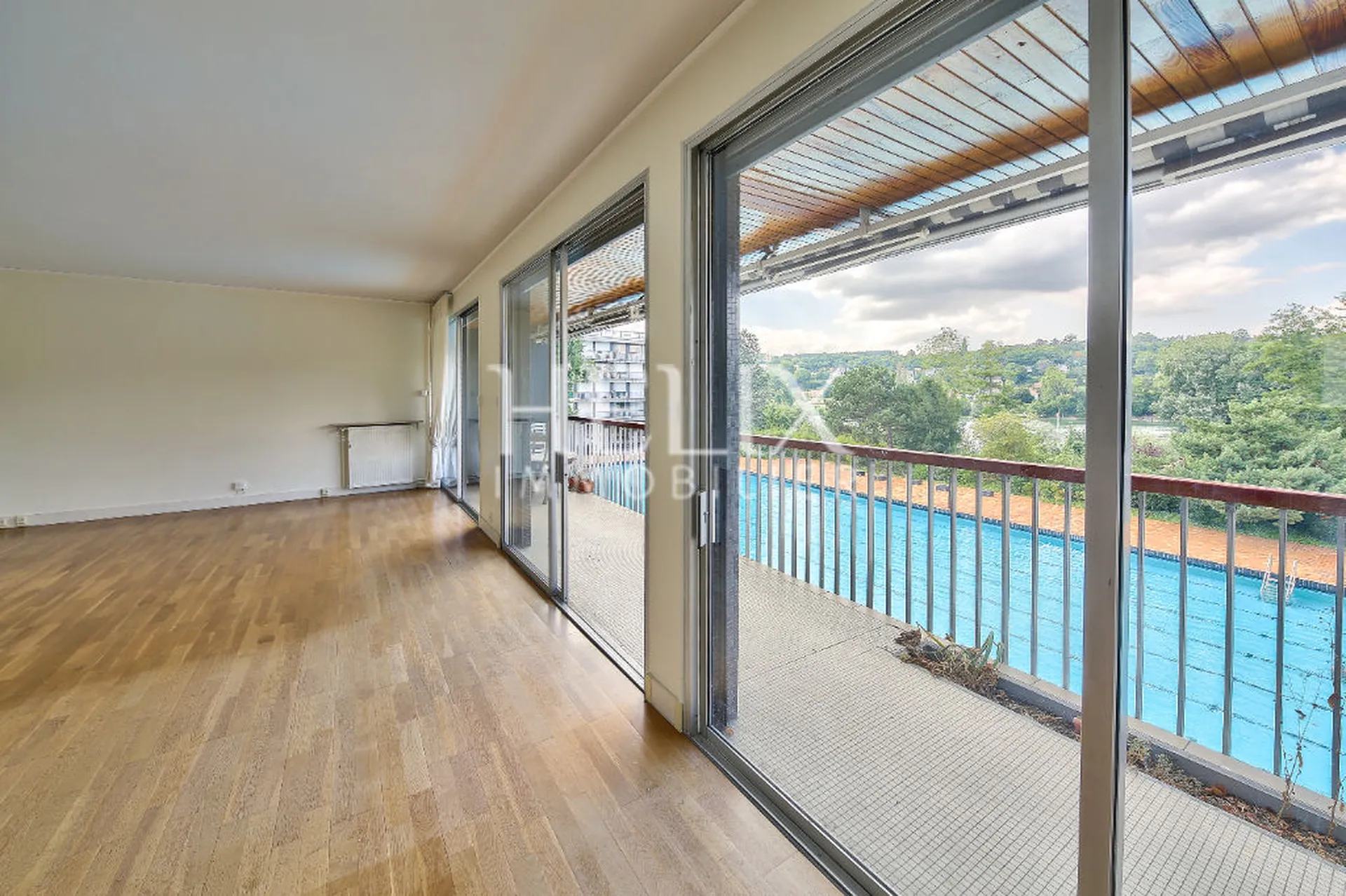 Le Pecq 4 pièces de 90 m2 - piscine - balcon - Vue sur Seine et terrasses de Saint Germain en Laye