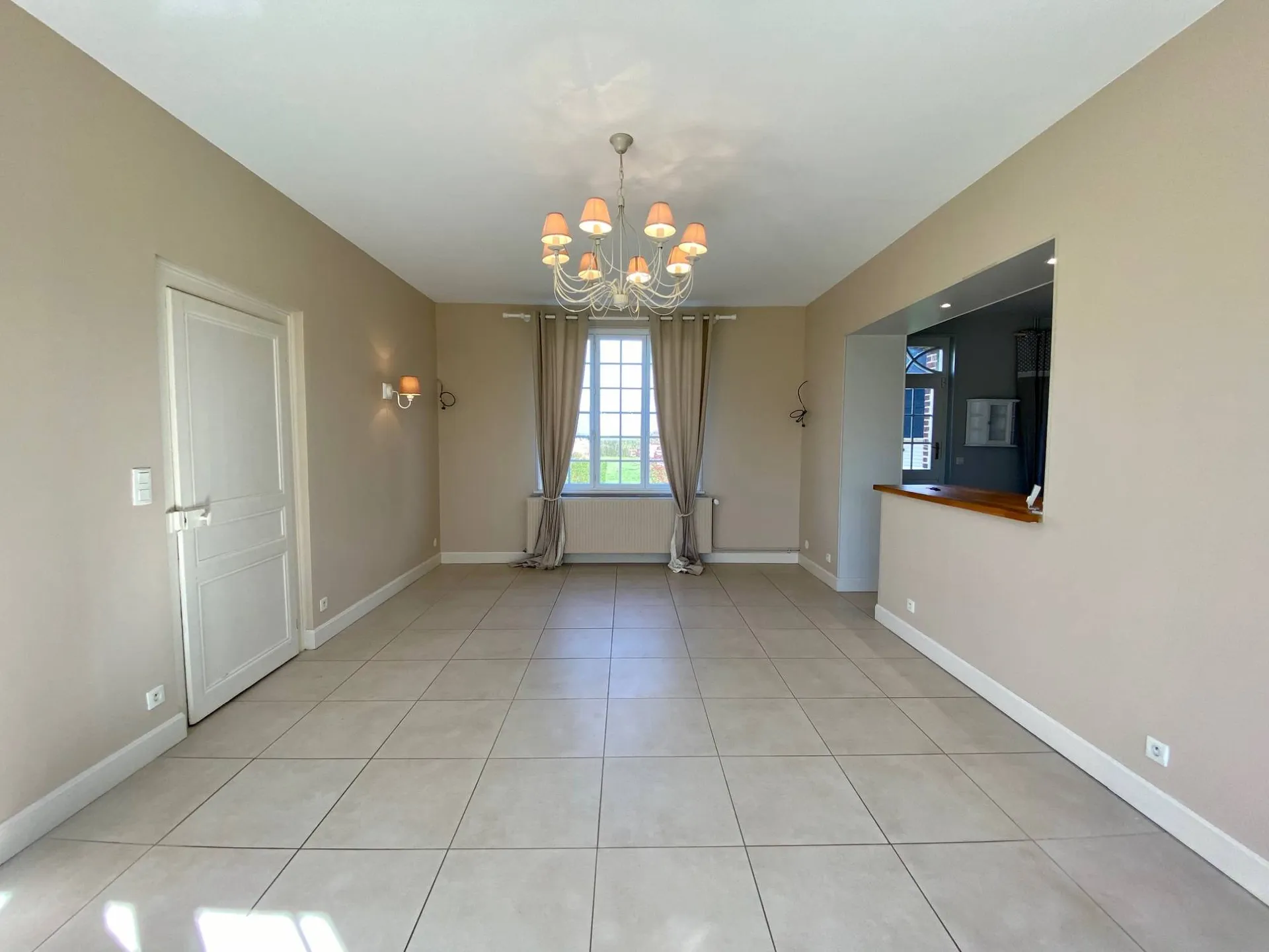 A vendre maison de maître proche de la plage de Dieppe.