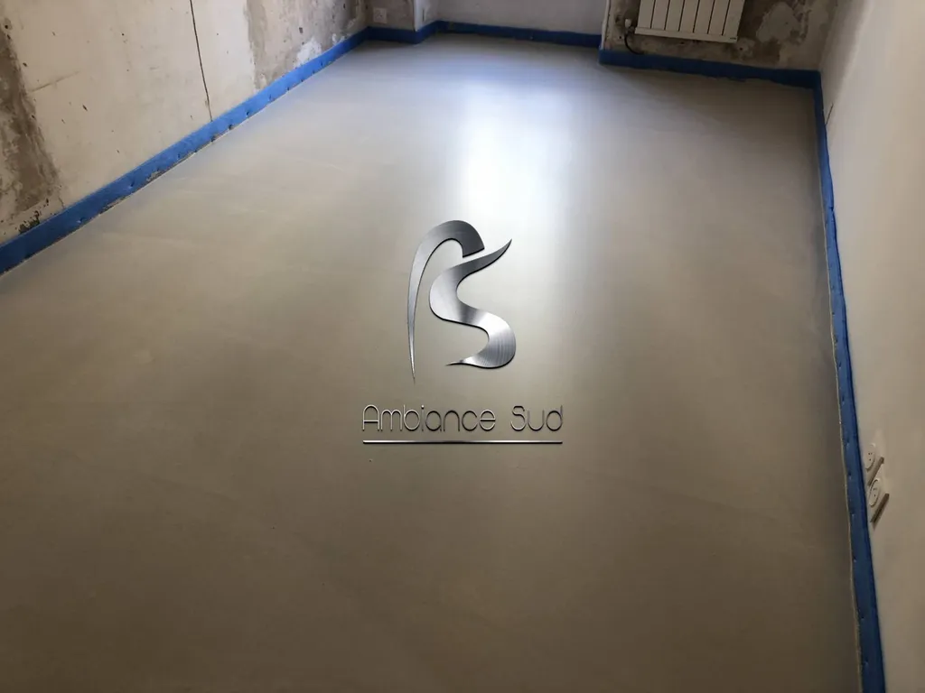 Sol en béton cire coulé industriel 