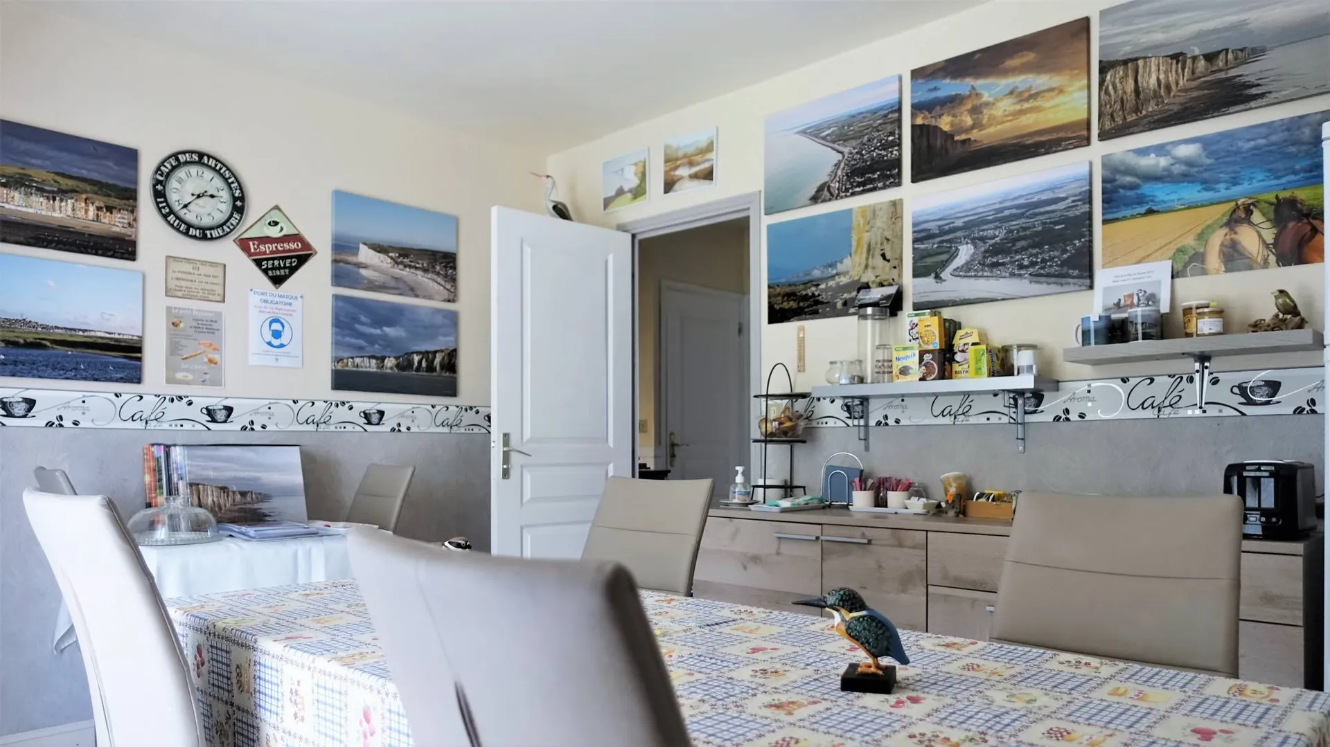 Maison de ville gros potentiel chambres d'hôtes, 7 chambres (dont 3 chambres d'hôtes), 3 salles d'eau à 3 min du front de mer. Axe Le Tréport 76470 - Saint-Valery-sur-Somme 80230