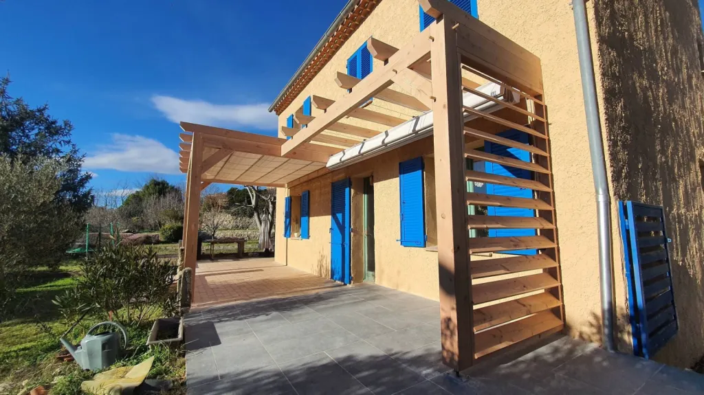 Fabrication de pergola, carport et aménagement bois à Tourves dans le Var 83