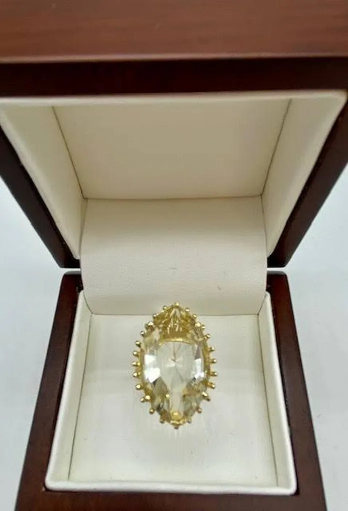 Un Trésor Intemporel : Découvrez la Bague en Or Jaune 750 et Citrine Marquise chez Or Ligne à La Teste de Buch sur le Bassin d'Arcachon