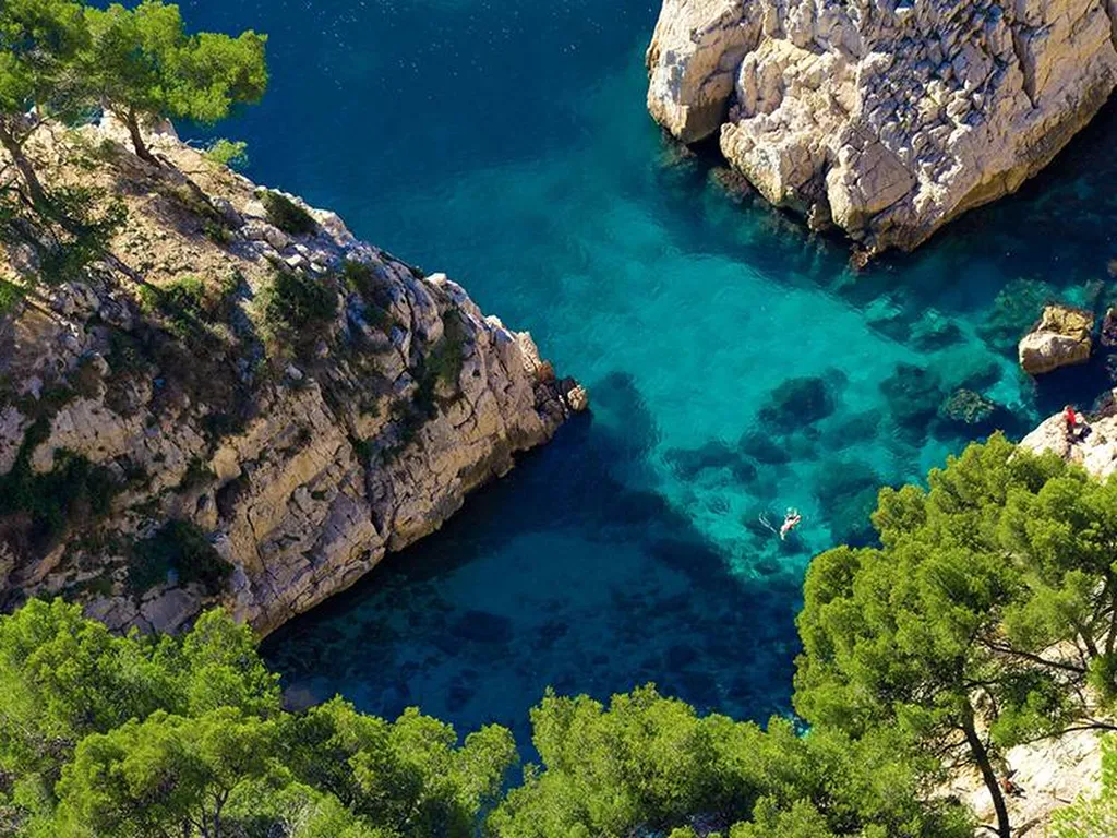 Vistez les Calanques de Marseille en bateau avec l'Eden Boat