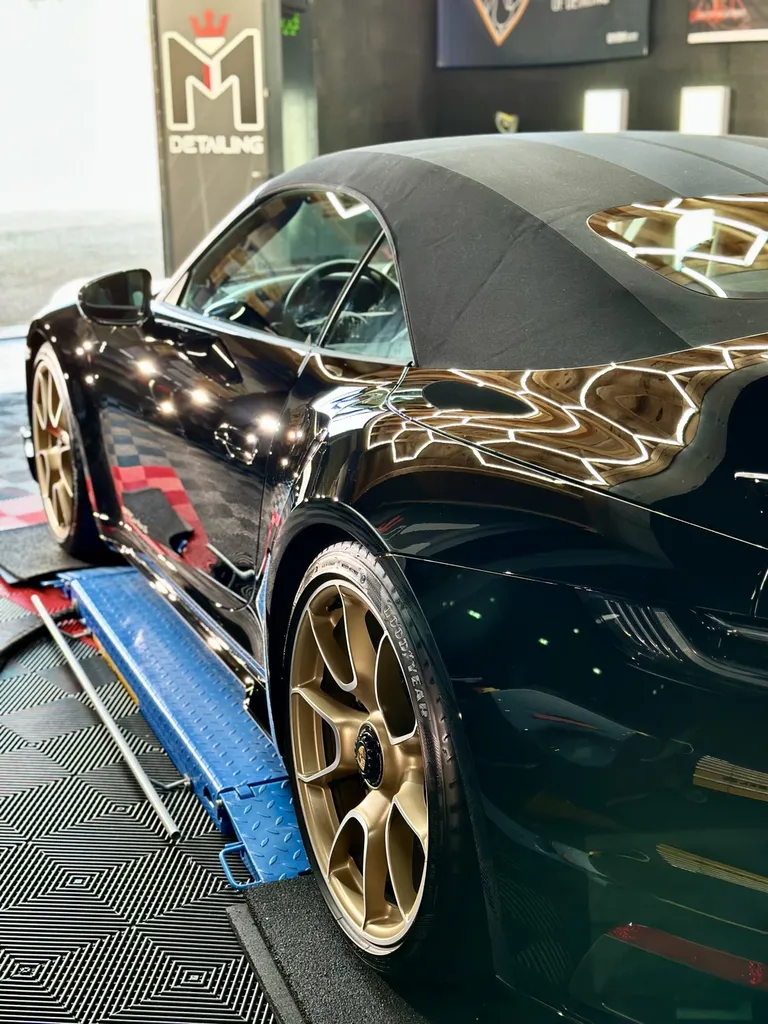 protection PPF automobile Lyon traitement céramique carosserie Porsche 992 Turbo S cabriolet 