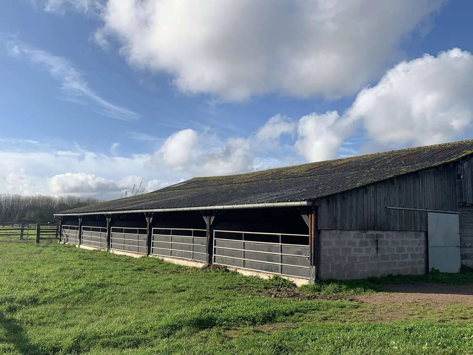 A acquérir, ensemble de bâtiments agricoles