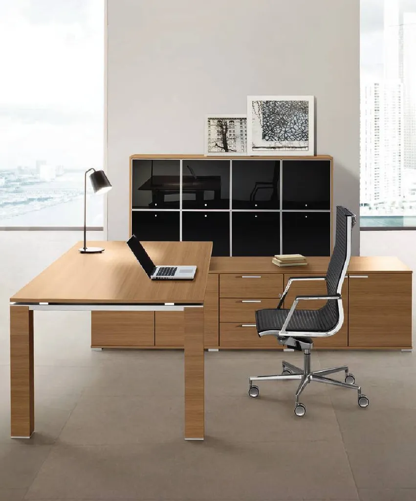 Bureau direction bois avec retour sur crédence équipé de portes et tiroirs à ALES